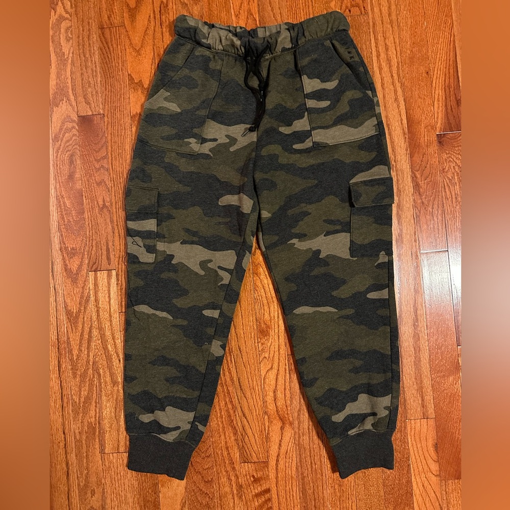 NWOT camo joggers VS PINK